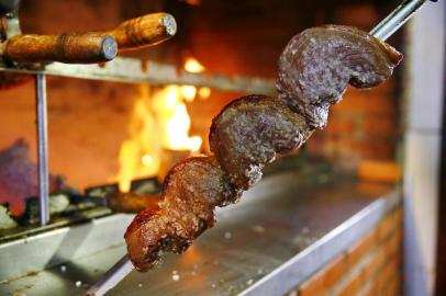  PORTO ALEGRE, RS, BRASIL, 12-12-2019: Alta do preço da carne e o impacto no valor dos restaurantes. Na foto, rodízio de churrasco em Porto Alegre (FOTO FÉLIX ZUCCO/AGÊNCIA RBS, Editoria de Notícias).