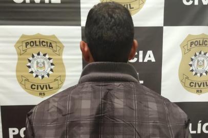 Homem confessa ter matado líder LGBT+ de Santa Maria a facadas e é preso pela polícia<!-- NICAID(14359379) -->