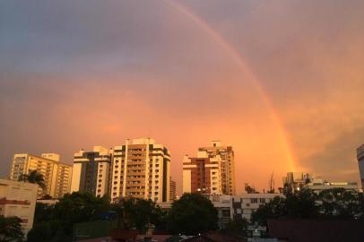 Arco-íris no céu de Porto Alegre. Foto: Samuel Vettori/Agência RBS