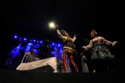  CAXIAS DO SUL, RS, BRASIL, 15/12/2019 - Apresentações de natal no largo da prefeitura. O Grupo Tholl foi uma das atrações. (Marcelo Casagrande/Agência RBS)