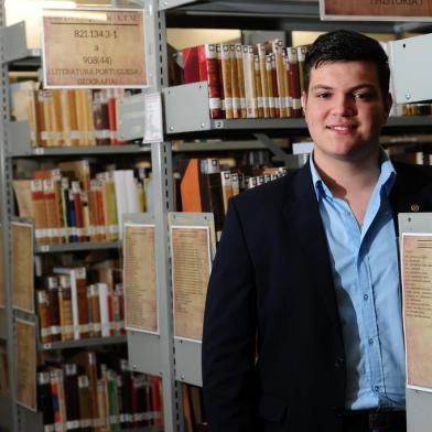  CAXIAS DO SUL, RS, BRASIL, 11/12/2019. Aos 18 anos, Arthur Campagnolo Della Giustina é o novo presidente da Academia Caxiense de Letras. (Porthus Junior/Agência RBS)