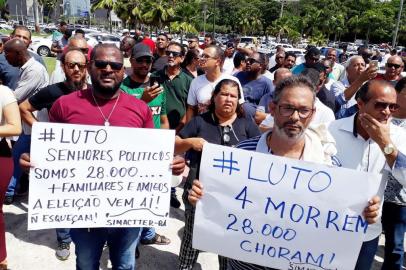 Protesto de motoristas da Uber.SALVADOR,BA,16.12.2019:PROTESTO-MOTORISTAS-UBER - Protesto de motoristas da Uber em Salvador (BA), nesta manhã de segunda-feira (16). (Foto: Romildo de Jesus/Futura Press/Folhapress)<!-- NICAID(14360858) -->