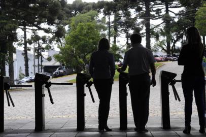  CAXIAS DO SUL, RS, BRASIL, 12/12/2013. Praticamente a metade das indústrias de Caxias entra em férias coletivas no final do ano. Na Randon, De 35% a 40% dos empregados (o que corresponde a aproximadamente 3 mil pessoas), sairão de férias coletivas no dia 16 de dezembro e de 60% a 65% (o que totaliza cerca de 6 mil funcionários) sairão no dia 23. O dia de volta de todos é 6 de janeiro. Nas nove empresas haverá sistema de plantões. (Porthus Junior/Pioneiro)