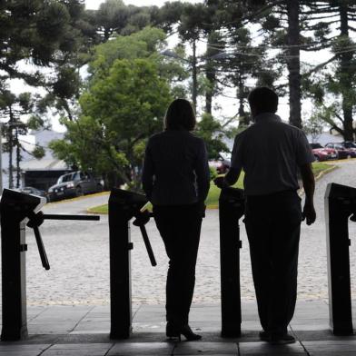  CAXIAS DO SUL, RS, BRASIL, 12/12/2013. Praticamente a metade das indústrias de Caxias entra em férias coletivas no final do ano. Na Randon, De 35% a 40% dos empregados (o que corresponde a aproximadamente 3 mil pessoas), sairão de férias coletivas no dia 16 de dezembro e de 60% a 65% (o que totaliza cerca de 6 mil funcionários) sairão no dia 23. O dia de volta de todos é 6 de janeiro. Nas nove empresas haverá sistema de plantões. (Porthus Junior/Pioneiro)