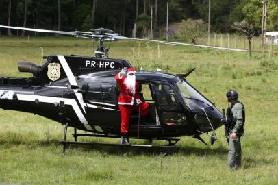  GRAVATAÍ, RS, BRASIL - 17.12.2019 - Chegada do Papai Noel de helicóptero na Escola Murialdo, em Gravataí. (Foto: Fernando Gomes/Agencia RBS)