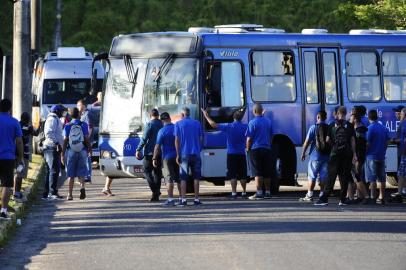 Rodoviários protestam contra projeto que desobriga cobradores de ônibus em Porto Alegre. Funcionários da empresa Nortran (foto) e da Carris participam da paralisação, que afeta algumas linhas da Capital.<!-- NICAID(14362707) -->