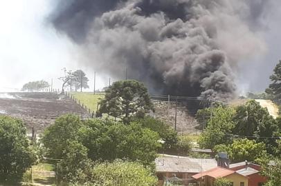 Incêndio atinge Autódromo de Tarumã, em Viamão