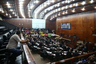  ***FOTOS EM BAIXA*** Assembleia vota projetos do governo Eduardo Leite que alteram Previdência de servidores estaduais<!-- NICAID(14363140) -->