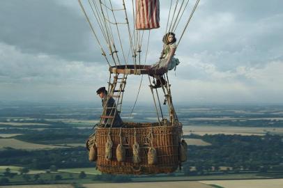 Felicity Jones and Eddie Redmayne in The Aeronauts (2019)