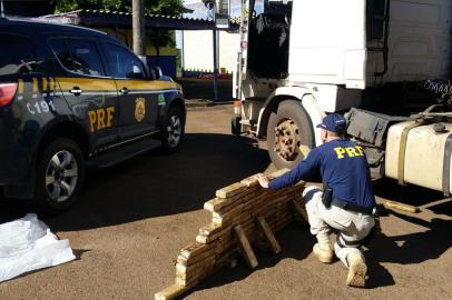 Motorista é preso com mais de 80 kg de maconha escondida em fundo falso de carreta em Lagoa Vermelha