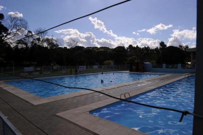  CAXIAS DO SUL, RS, BRASIL, 19/12/2019 - Piscina é uma alternativa para quem fica na cidade durante o verão. NAS FOTOS:  sede campestre do Sindicato dos metalúrgicos. (Marcelo Casagrande/Agência RBS)