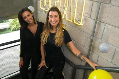  PORTO ALEGRE, RS, BRASIL, 13/02/2019 -  Bruna e Gabriela. Inauguração do Velocity, estúdio de bike indoor que tem à frente a influenciadora e empresária Bruna Tramontina. Gabriela Pugliesi, sócia da rede paulista, vem para o evento.  (FOTO: ANDRÉA GRAIZ / AGÊNCIA RBS)<!-- NICAID(13956115) -->