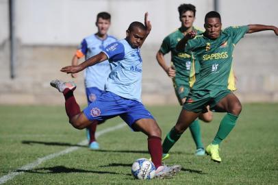  CAXIAS DO SUL, RS, BRASIL (20/12/2019)Ser Caxias X Sindicato dos Atletas do Rio Grande do Sul. Jogo treino no CT do Estádio Centenário. (Antonio Valiente/Agência RBS)