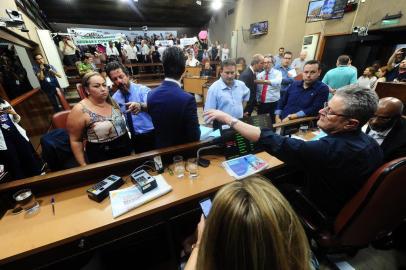  CAXIAS DO SUL, RS, BRASIL, 20/12/2019. Sessão de julgamento do processo de impeachmet do prefeito Daniel Guerra (Republicanos). Votação do impeachment. (Porthus Juior/Agêcia RBS)