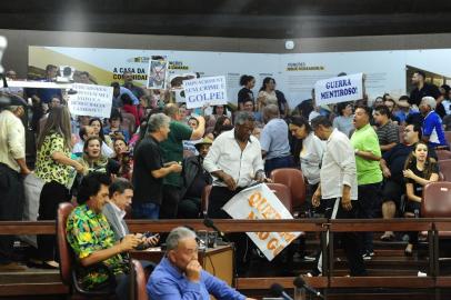 CAXIAS DO SUL, RS, BRASIL, 20/12/2019. Sessão de julgamento do processo de impeachmet do prefeito Daniel Guerra (Republicanos). Votação do impeachment. (Porthus Junior/Agência RBS)