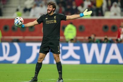 Liverpools Brazilian goalkeeper Alisson Becker speaks to his teammates during the 2019 FIFA Club World Cup Final football match between Englands Liverpool and Brazils Flamengo at the Khalifa International Stadium in the Qatari capital Doha on December 21, 2019. (Photo by KARIM JAAFAR / AFP)