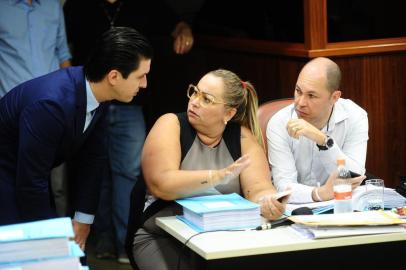  CAXIAS DO SUL, RS, BRASIL, 21/12/2019. Sessão de julgamento do processo de impeachmet do prefeito Daniel Guerra (Republicanos). Votação do impeachment. Segundo dia de leitura dos oito volumes do processo.  (Porthus Juior/Agêcia RBS)