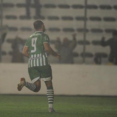 CAXIAS DO SUL, RS, BRASIL, 01/07/2019. Juventude x Luverdense, jogo válido pela Série C do Campeonato Brasileiro realizado no estádio Alfredo Jaconi. Comemoração do segundo gol do Juventude marcado pelo atacante Dalberto (9). (Porthus Junior/Agência RBS)