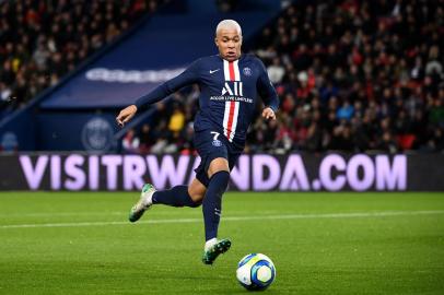  Paris Saint-Germain's French forward Kylian MBappe runs with the ball during the French L1 football match between Paris Saint-Germain (PSG) and Amiens at the Parc des Princes stadium in Paris on December 21, 2019. (Photo by FRANCK FIFE / AFP)Editoria: SPOLocal: PARISIndexador: FRANCK FIFESecao: soccerFonte: AFPFotógrafo: STF<!-- NICAID(14368687) -->