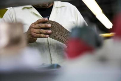  IVOTI, RS, BRASIL, 21-07-2017. Mercado de trabalho no RS. O setor da indústria calçadista é a que está contratando mais no RS. (FOTO: ANDERSON FETTER/AGÊNCIA RBS)Indexador: Anderson Fetter