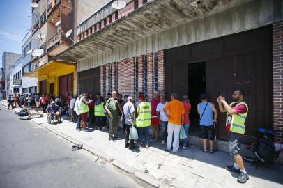  PORTO ALEGRE, RS, BRASIL,26/12/2019- Inauguração do primeiro restaurante popular do projeto Prato Alegre. Estabelecimento fica na Rua Garibaldi, no bairro Floresta, região central de Porto Alegre. Serão servidos 200 almoços por dia para pessoas em situação de vulnerabilidade social.(FOTOGRAFO: FÉLIX ZUCCO / AGENCIA RBS)