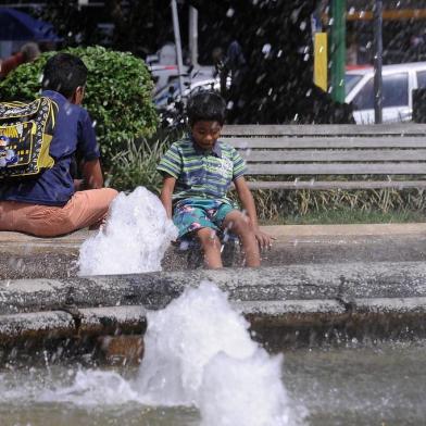  CAXIAS DO SUL, RS, BRASIL, 26/12/2019 - Temperatura passa dos 30 graus na serra. (Marcelo Casagrande/Agência RBS)