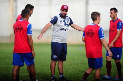  CAXIAS DO SUL, RS, BRASIL, 26/12/2019. Treino do Caxias, que está se preparando para o Gauchão 2010. Na foto, técnico Rafael Lacerda. (Porthus Junior/Agência RBS)