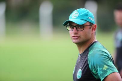  CAXIAS DO SUL, RS, BRASIL, 12/12/2019. Juventude x Sub-20, jogo treino realizado no CT do Ju. Lucas Zanella, técnico do Sub-20. (Porthus Junior/Agência RBS)