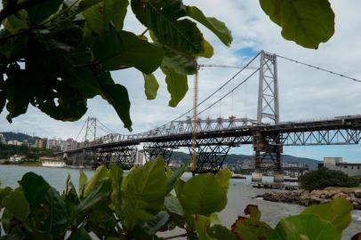 Vista continental da Ponte Hercílio Luz. Florianópolis, SC Brasil ,10/12/2019.