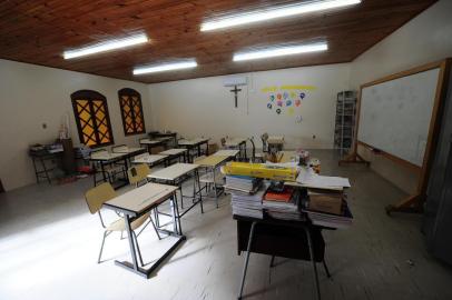  CAXIAS DO SUL, RS, BRASIL, 05/06/2019. Alunos da Escola Municipal Professora Arlinda Lauer Manfro estão tendo aula em capela mortuária  na localidade de São João da 4ª Légua, em Galópolis. A transferência é por causa da necessidade de uma reforma no prédio do colégio. (Porthus Junior/Agência RBS)