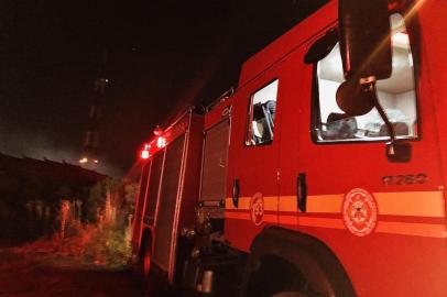  PORTO ALEGRE, RS, BRASIL,29/12/2019- Incêndio no Morro das Antenas. (Jeniffer Gularte / Agencia RBS)