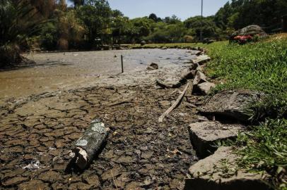  PORTO ALEGRE, RS, BRASIL - 30/12/2019Lago do Parcão tem nível de água mais baixo que o normal