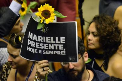 DF - CÂMARA/MARIELLE FRANCO - POLÍTICA - - Sessão solene em homenagem à Marielle Franco na Câmara dos Deputados, em Brasília (DF), nesta quinta-feira (15). A vereadora Marielle Franco (PSOL-RJ) e o motorista dela Anderson Gomes foram assassinados na noite de quarta-feira (14) no centro do Rio de Janeiro. 15/03/2018 - Foto: RENATO COSTA /FRAMEPHOTO/FRAMEPHOTO/ESTADÃO CONTEÚDO