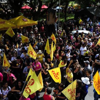  PORTO ALEGRE, RS, BRASIL, 17/12/2019- Protesto do CPERS. (FOTOGRAFO: RONALDO BERNARDI / AGENCIA RBS)<!-- NICAID(14361501) -->