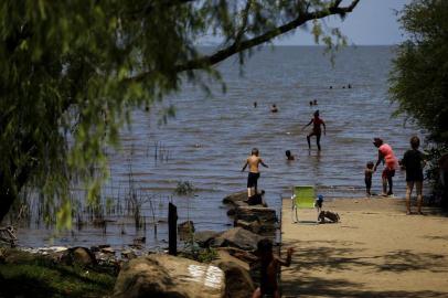  PORTO ALEGRE, RS, BRASIL, 31/12/2019- Balneabilidade no Lami. Posto 3. (Foto: Marco Favero / Agencia RBS)