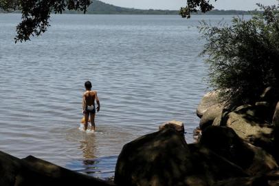  PORTO ALEGRE, RS, BRASIL, 31/12/2019- Balneabilidade do Belém Novo. Posto 1.(Foto: Marco Favero / Agencia RBS)