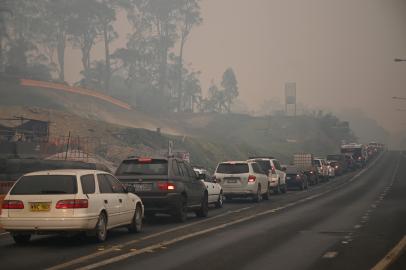 Cidadãos evacuam casas após possível aumento de temperatura na Austrália