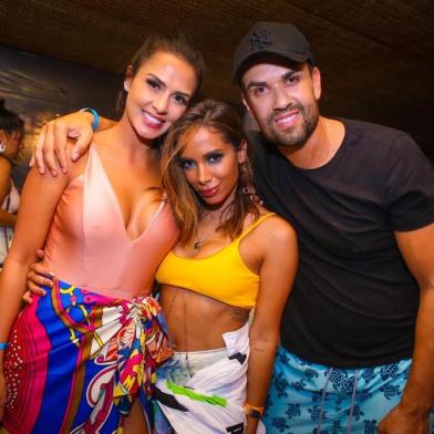 Celebridades marcam presença em festas da temporada de verão do 300, em Jurerê Internacional. Na foto, Tamires Wensiboski, Anitta e Rodrigo Bili.<!-- NICAID(14376224) -->