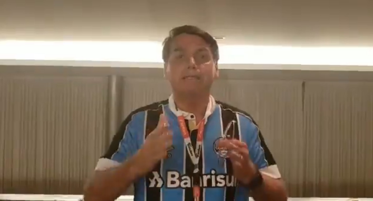 bolsonaro com camisa do inter