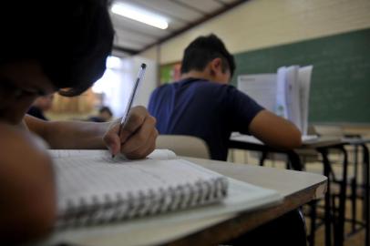  CAXIAS DO SUL, RS, BRASIL, 06/01/2020 - De 51 escolas da rede estadual de Caxias do Sul, 13 ainda não encerraram o ano letivo de 2019 devido à greve do magistério. Dessas, oito permanecem com greve parcial e cinco já começaram a recuperação das aulas. A exigência legal é de 200 horas/aula por ano. (Lucas Amorelli/Agência RBS)