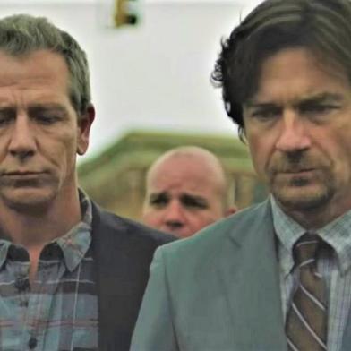 Jason Bateman and Ben Mendelsohn in The Outsider (2020)