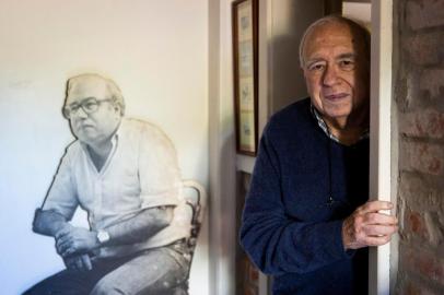  PORTO ALEGRE, RS, BRASIL, 23-09-2019: O escritor Luis Fernando Verissimo durante entrevista em casa, no bairro Petrópolis. Ele celebra 50 anos como cronista. (Foto: Mateus Bruxel / Agência RBS)Indexador: Mateus Bruxel<!-- NICAID(14260598) -->