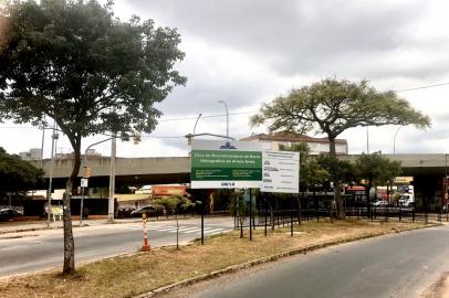 EPTC libera trecho da Avenida Plínio Brasil Milano bloqueado desde agosto de 2019. Porto Alegre. Obras