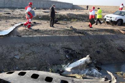 EDITORS NOTE: Graphic content / Rescue teams recover debris from a field after a Ukrainian plane carrying 176 passengers crashed near Imam Khomeini airport in the Iranian capital Tehran early in the morning on January 8, 2020, killing everyone on board. - The Boeing 737 had left Tehrans international airport bound for Kiev, semi-official news agency ISNA said, adding that 10 ambulances were sent to the crash site. (Photo by - / )