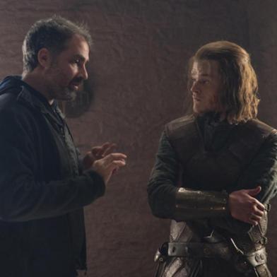 Game of Thrones - Miguel Sapochnik com Ned Stark (Robert Aramay)<!-- NICAID(14073372) -->