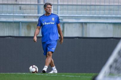 PORTO ALEGRE (RS), 1º/10/2019: o técnico Renato Portaluppi comanda treino do Grêmio na Arena.<!-- NICAID(14306840) -->