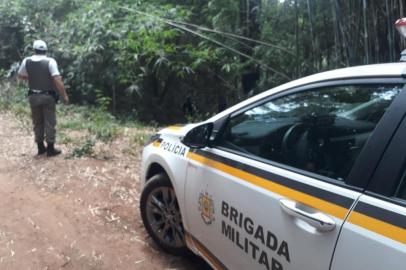 PASSO FUNDO - Dois suspeitos morrem durante assalto a propriedade rural. Suspeitos trocaram tiros com morador do local, que havia sido preso em um banheiro, mas conseguiu escapar. Terceiro assaltante ficou ferido e foi encaminhado para atendimento médico.<!-- NICAID(14380847) -->