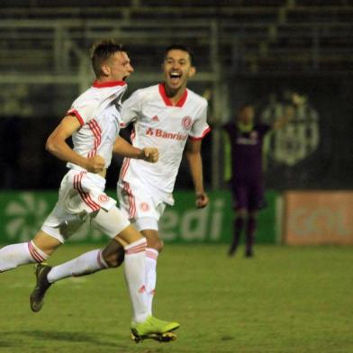 Santa Barbara D`Oeste (SP), 06.01.2020 - Internacional x Linense - Gol de Nicolas do Internacional - Partida entre Internacional x Linense, valida pela 2 rodada da Copa SP de Futebol Junior, realizado em Santa Barbara D `Oeste, interior do estado de Sao Paulo, na noite desta segunda feira, 06.  (Foto: Claudeci Junior/Photo Premium/Lancepress!) <!-- NICAID(14379128) -->