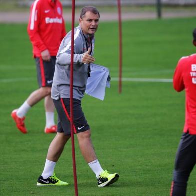  PORTO ALEGRE, RS, BRASIL - 09-07-2015 - Treino do Inter no CT Parque Gigante. (FOTO:CARLOS MACEDO/AGÊNCIA)Técnico Diego Aguirre<!-- NICAID(11535549) -->