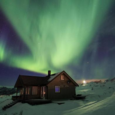 Em 2018 o fotógrafo Rogério Jacques partiu para uma expedição ao Círculo Polar Ártico com o objetivo de vivenciar os costumes e tradições dos povoados daquela região, ficando hospedado em cabanas fora dos centros urbanos para ter uma visão privilegiada dos cenários que resultariam nesta incrível exposição fotográfica. Exposição individual do fotógrafo.<!-- NICAID(14381680) -->